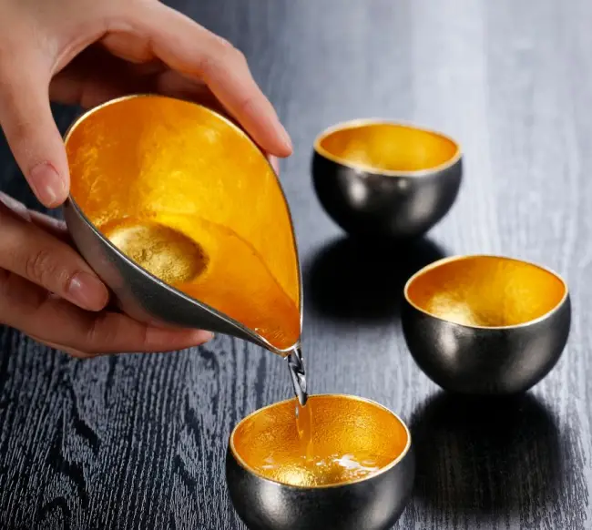 Premium Sake kaufen, japanische Esskultur genießen