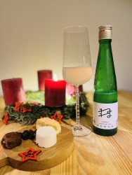Fresh cheese platter with Gokyo Nene Sparkling  - A light aperitif on 1st Advent Sunday.