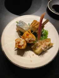 Mackerel - Sushi, salmon caviar and tofu