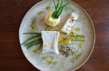 Brillat Savarin  - Brillat Savarin mit Orangenfenchel, Safran & Hanf
Koch: Peter H. Müller
Restaurant: Heimlichwirt – Speiselokal
